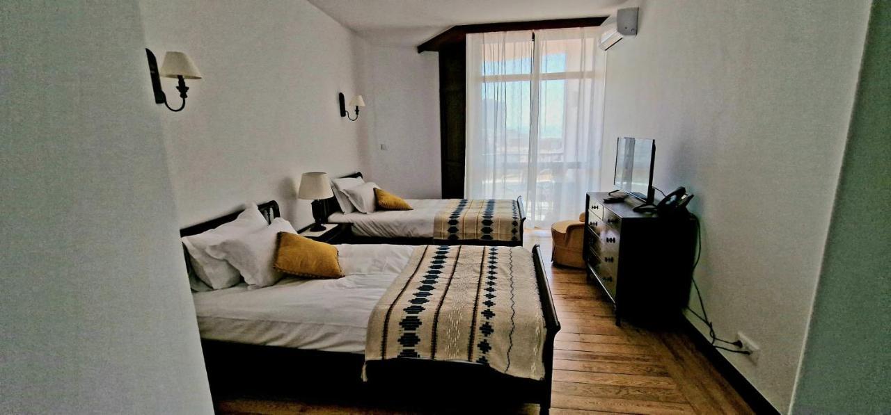 Boutique Inn & Restaurant - Casa Dos Suecos Фигейра-да-Фош Экстерьер фото